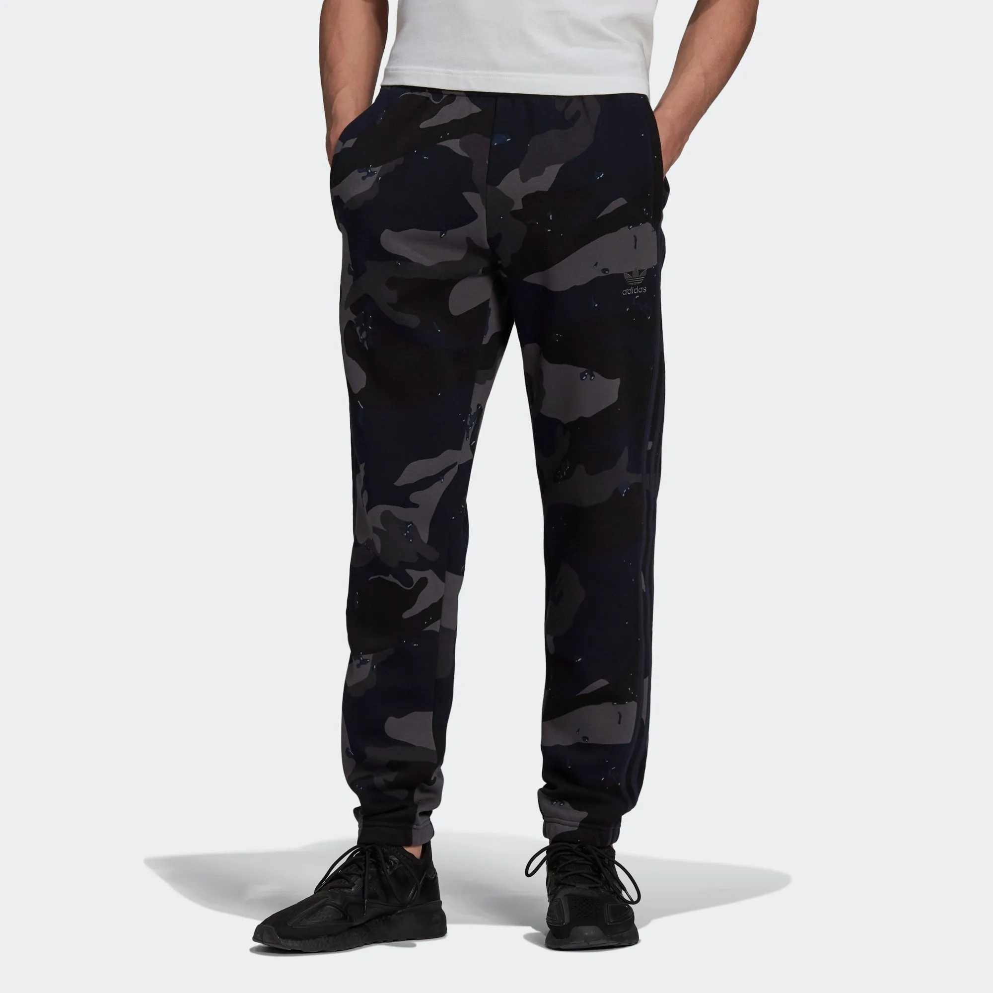 Men's adidas Originals Graphics Camo Sweatpants Night Navy