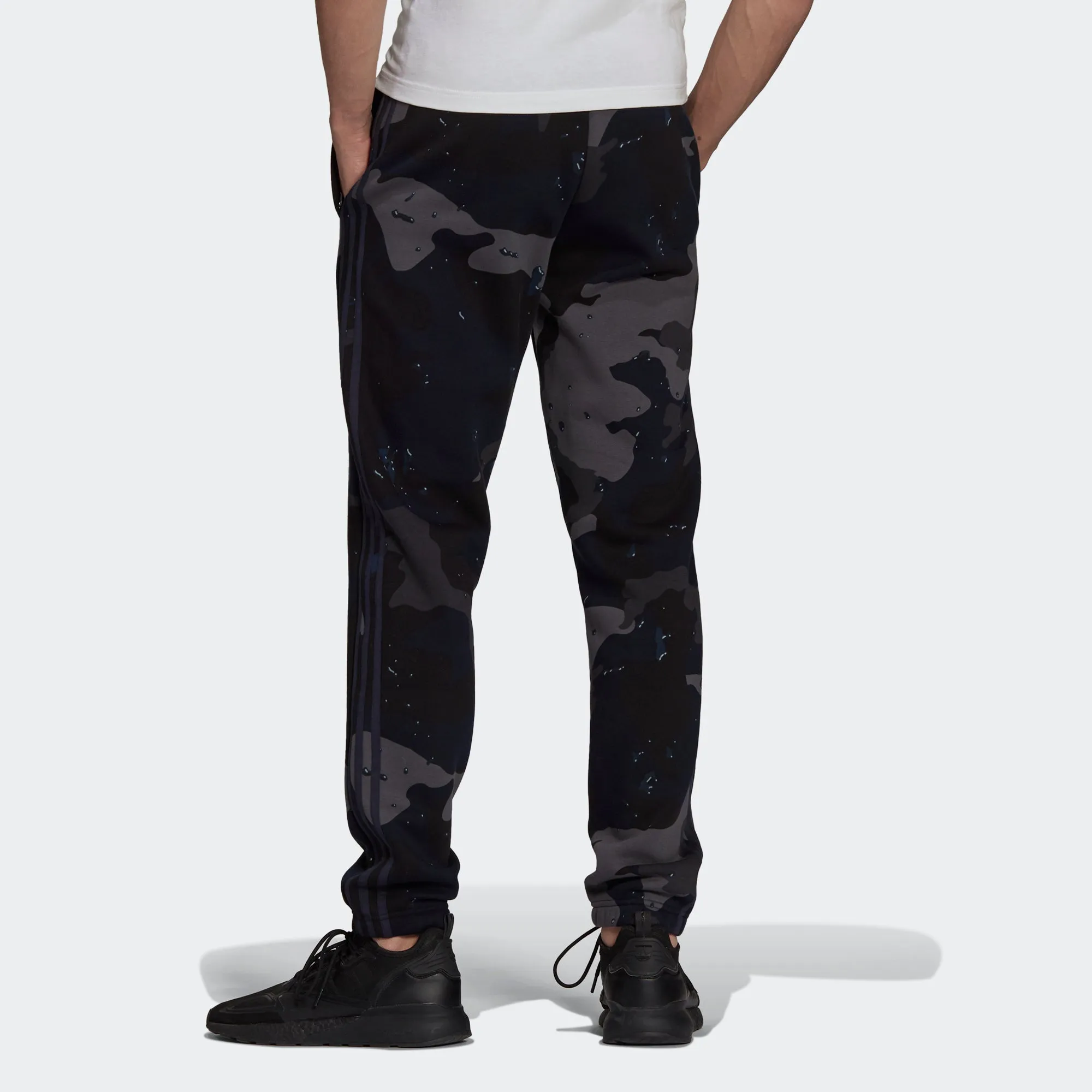 Men's adidas Originals Graphics Camo Sweatpants Night Navy