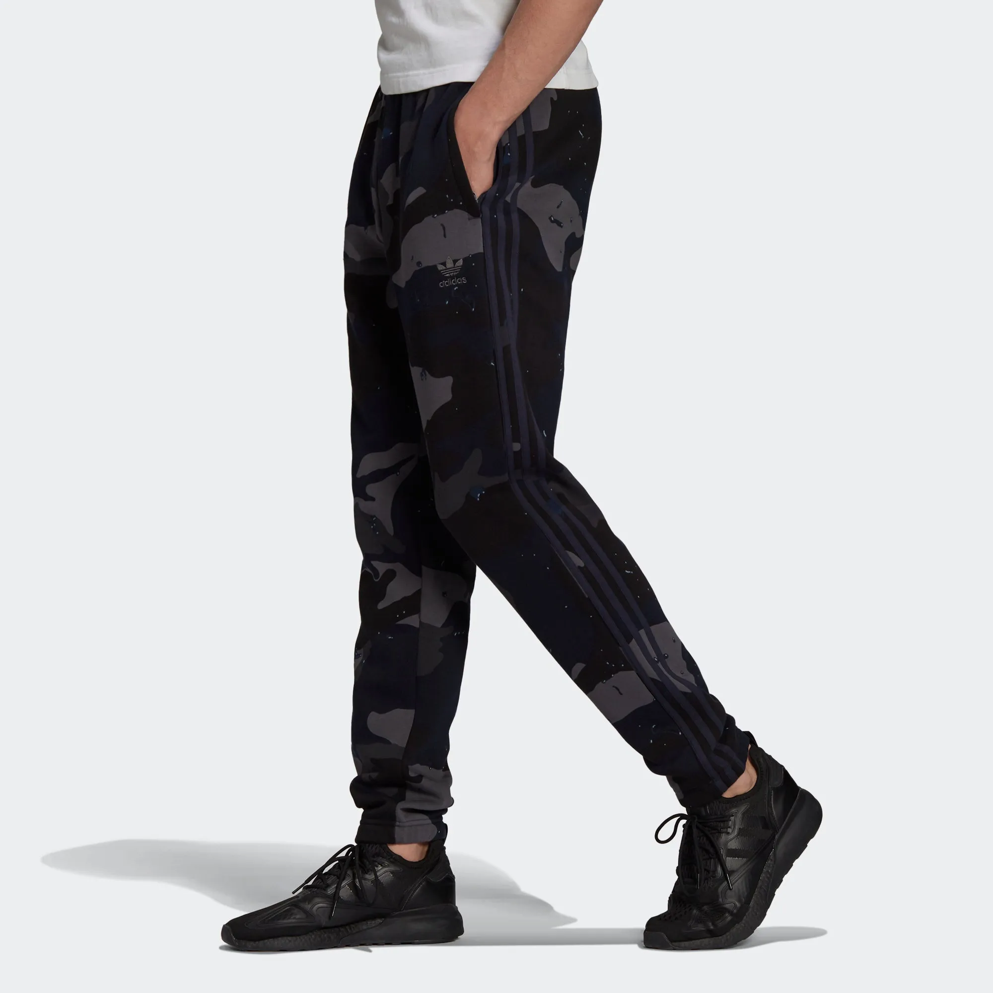 Men's adidas Originals Graphics Camo Sweatpants Night Navy